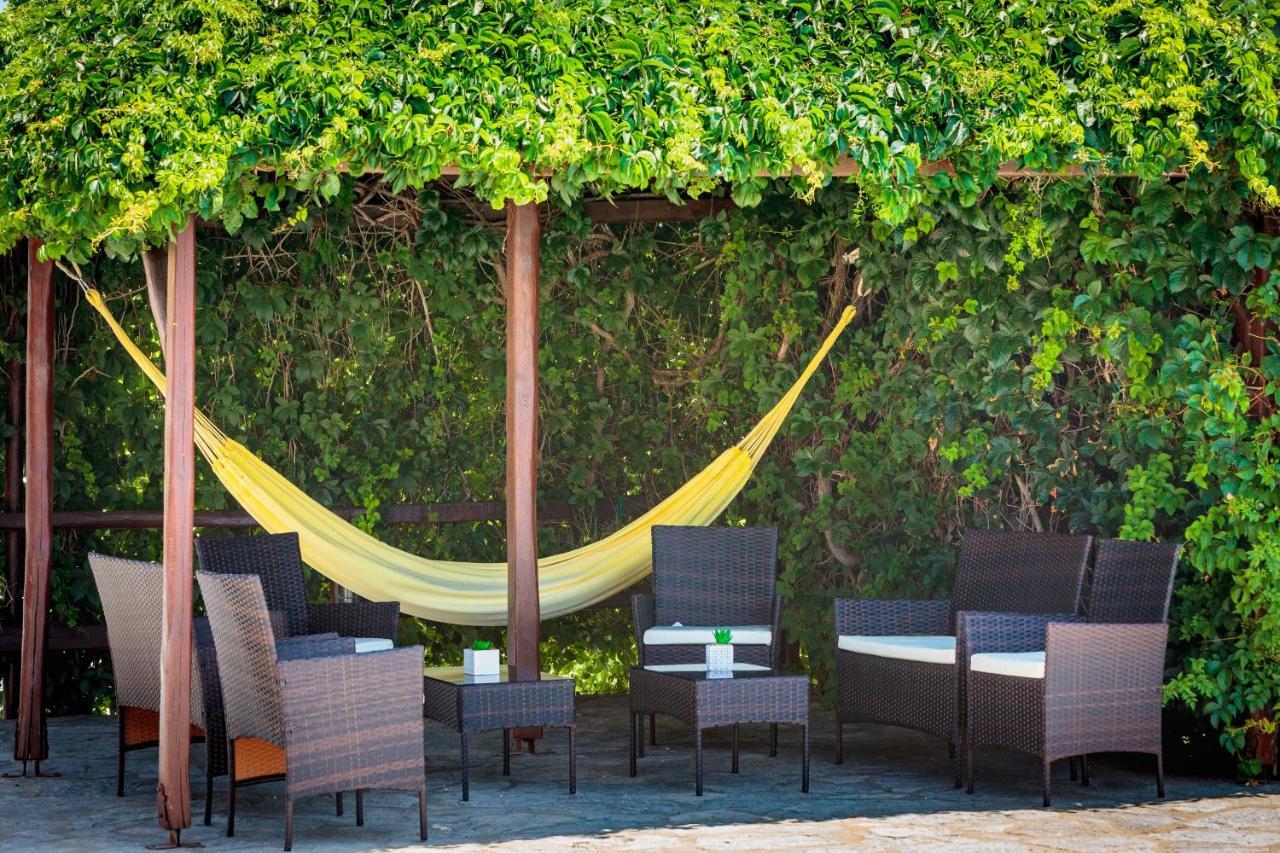 Tzane Studios & Apartments - Steps Away From Golden Beach 흐리시 악티 외부 사진