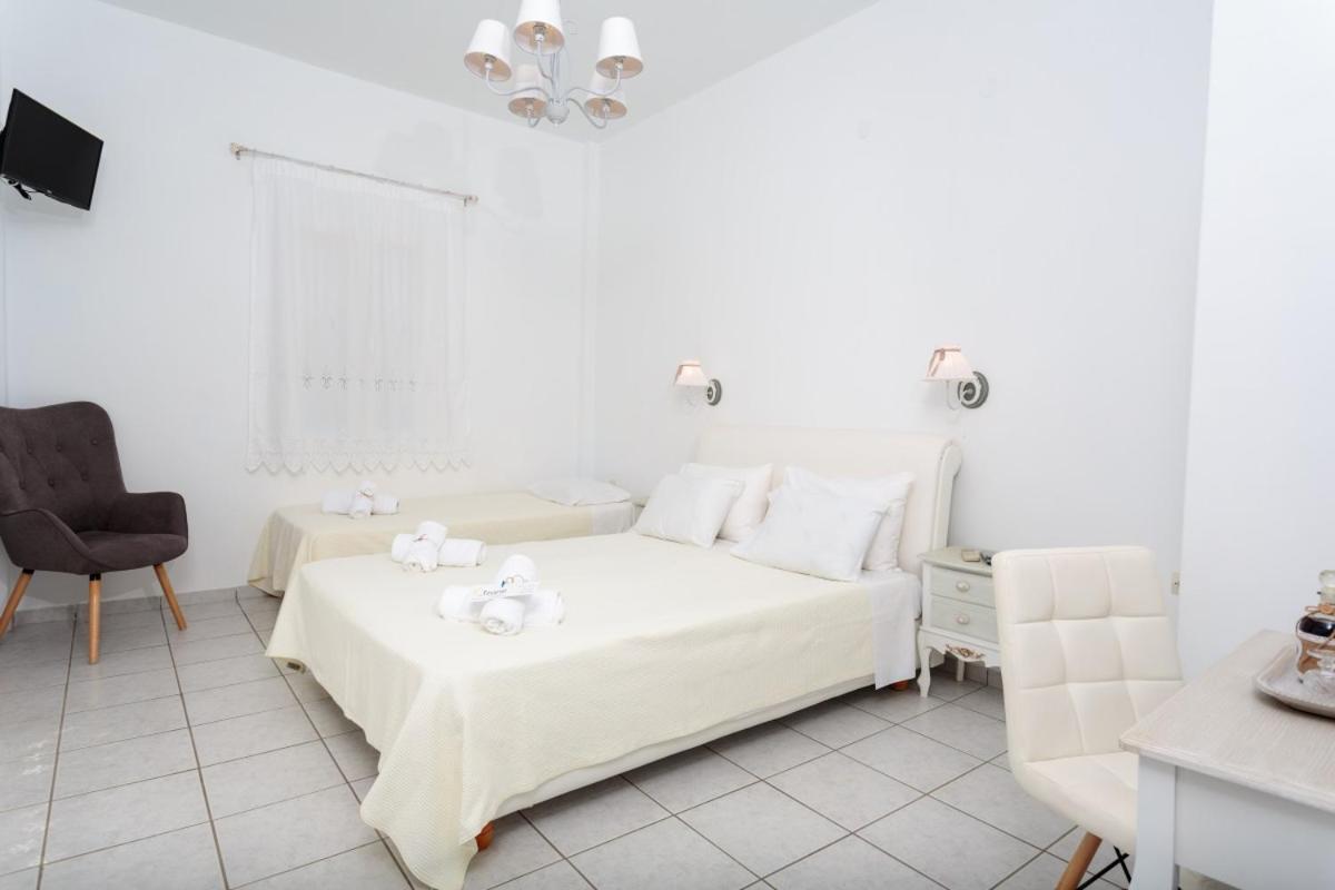 Tzane Studios & Apartments - Steps Away From Golden Beach 흐리시 악티 외부 사진