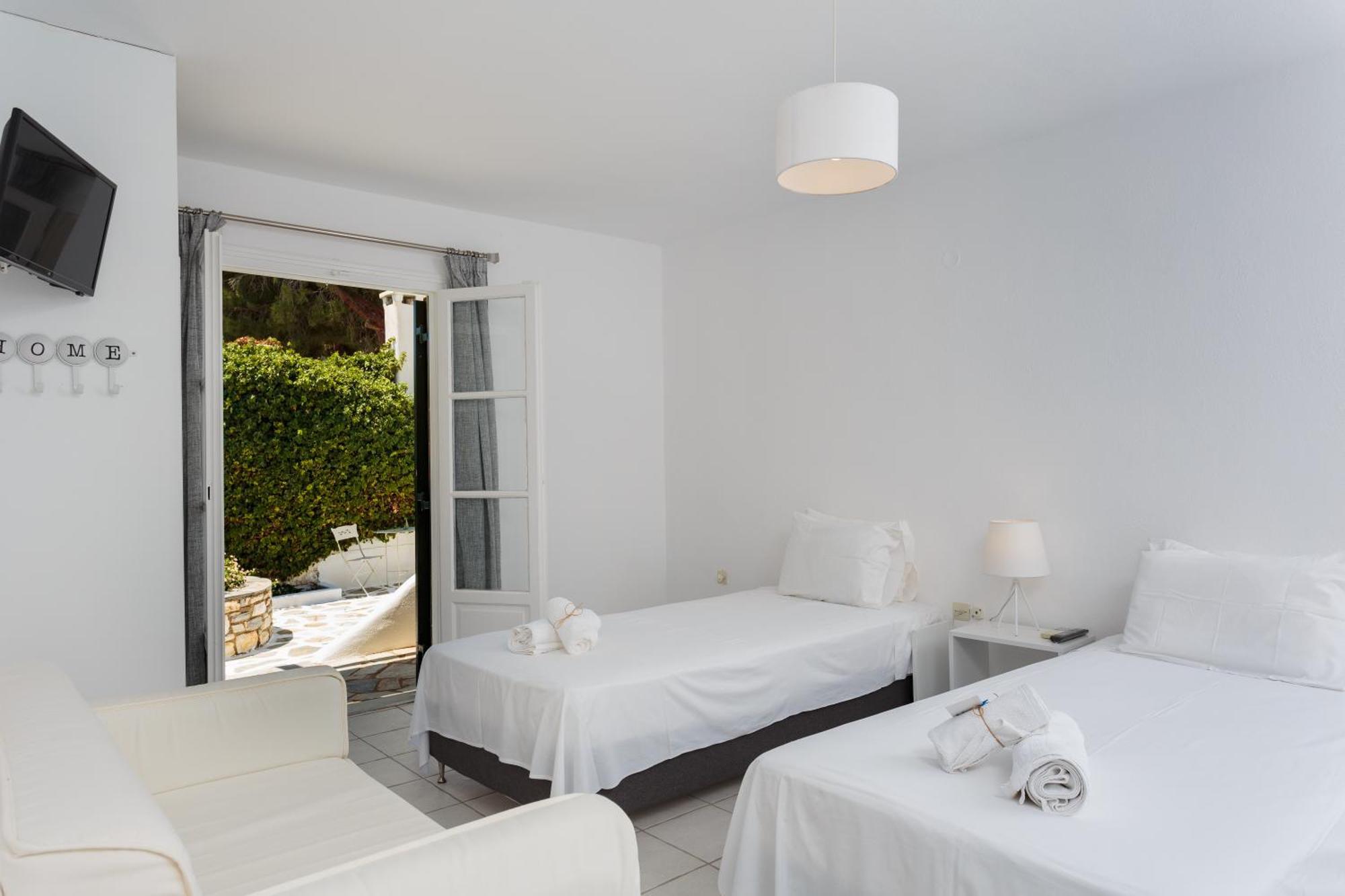 Tzane Studios & Apartments - Steps Away From Golden Beach 흐리시 악티 외부 사진
