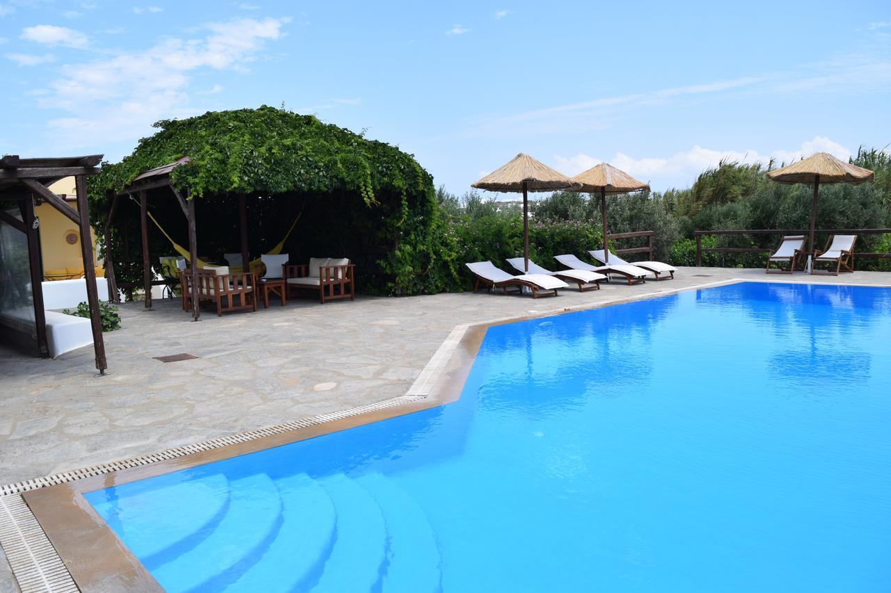 Tzane Studios & Apartments - Steps Away From Golden Beach 흐리시 악티 외부 사진