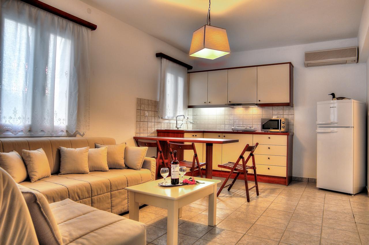 Tzane Studios & Apartments - Steps Away From Golden Beach 흐리시 악티 외부 사진